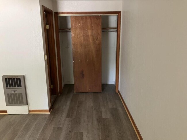 Photo - 19714 Kneeland Ave