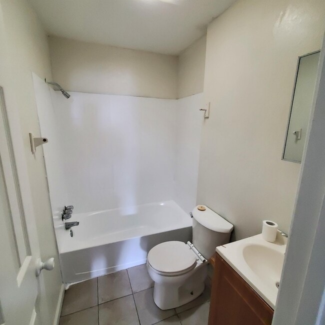 4205 Metropolitan Ave Unit 202