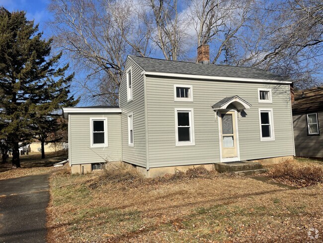 Building Photo - 4 Pleasant St Rental