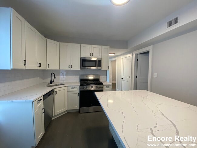 Building Photo - 118 Marginal St Unit 8