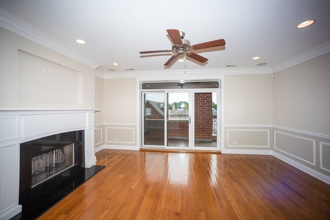 Photo - 2902-2910 W Belmont