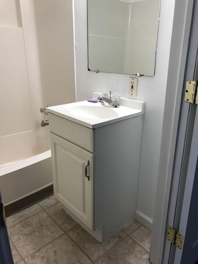 Building Photo - Carrick NEW 4 bedroom apartment. Section 8 accepted Unit 1