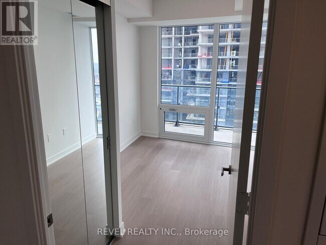 Photo - 448 Burnhamthorpe Rd W Unit 1301