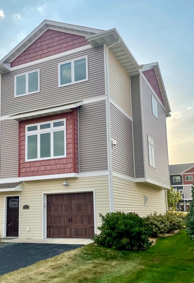 Photo - 2161 Rolling Green Ln