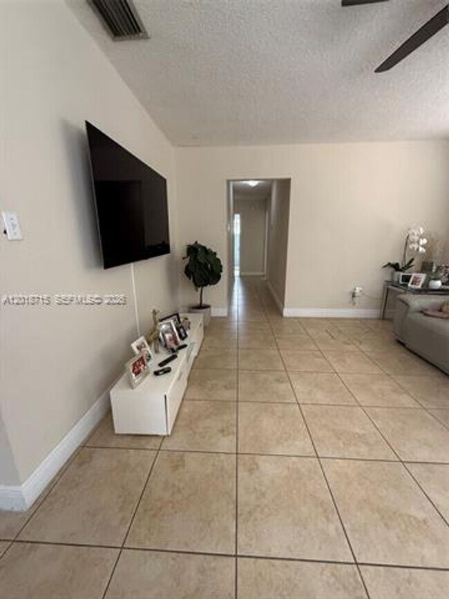 Photo - 6720 SW 21st St Unit 6720 SW 21st St # 1