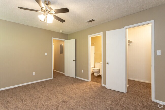 2BR, 2BA - 1,006SF