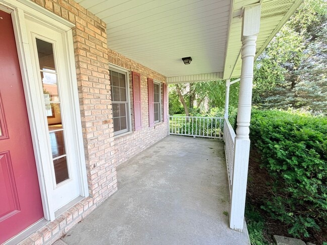2047 Parkside Dr
