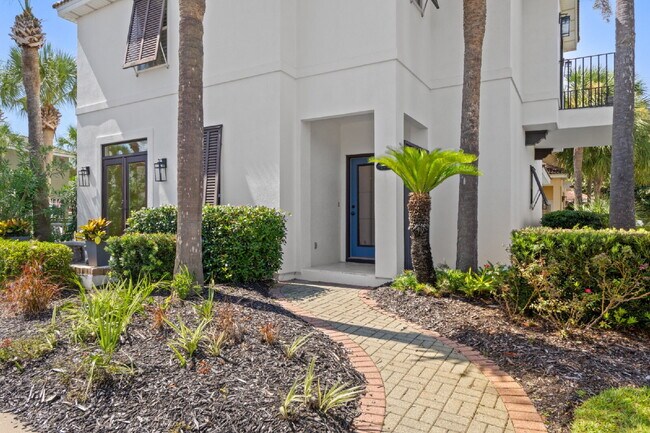 3 bedroom/ 2.5 bathroom in Destin, FL!
