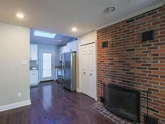 Building Photo - 748 McHenry St