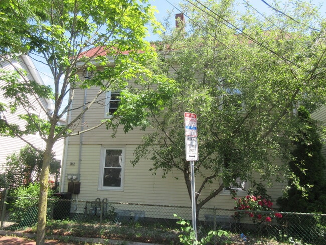 Building Photo - 153 Hamilton St Rental