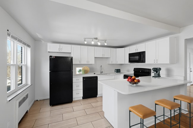 2B Escenario (3).jpg - 5623-5631 Beechmont