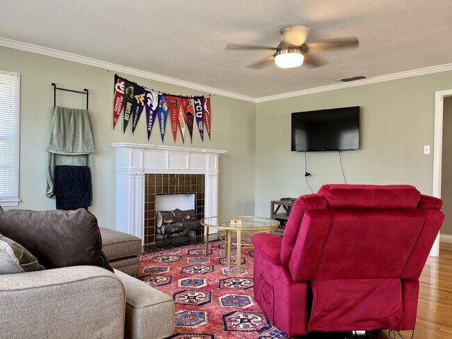 Photo - 2611 31st St