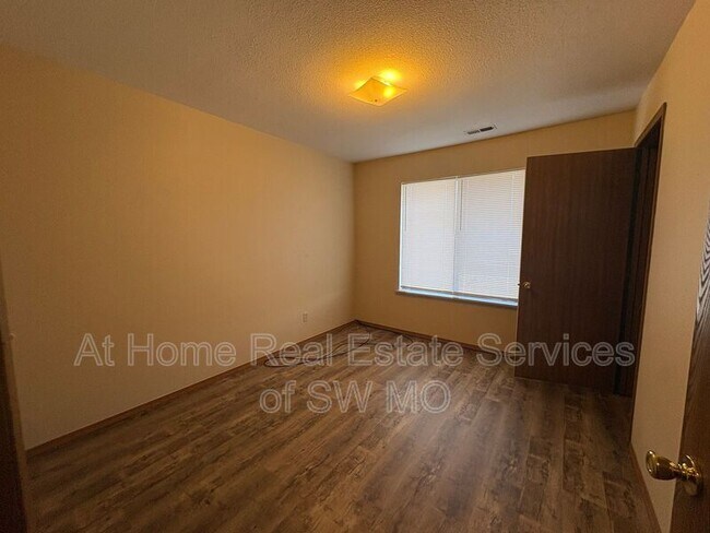 Photo - 714 E Bain St