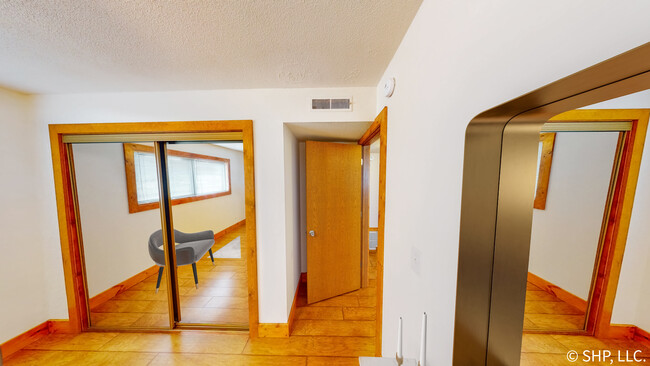 BDR 1 - 1221 W Washington St Apartment Unit 2