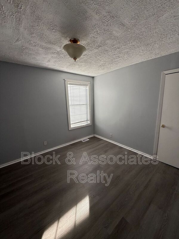 Photo - 103 Cloverdale Ct