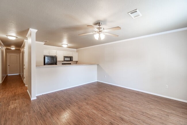 Photo - 2763 Oakview Rd