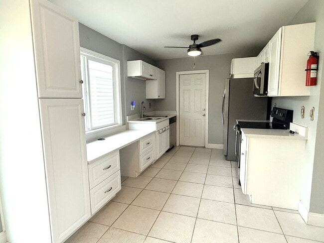 Photo - "Charming 2-Bedroom Oasis in South Gulf Cove with Modern Comforts!"