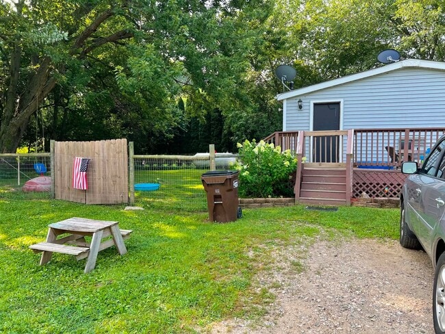 Photo - 8001 Blackman Rd