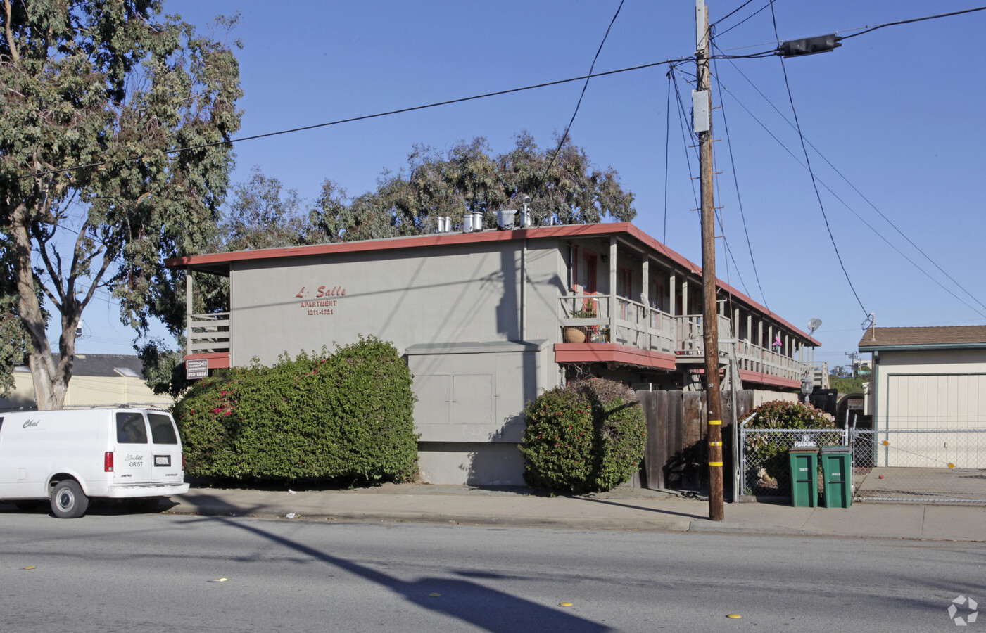 Primary Photo - 1211-1221 La Salle Ave Apartments