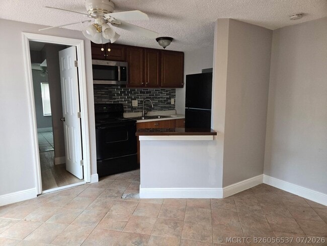 Building Photo - 2962 SW 17th St Unit B