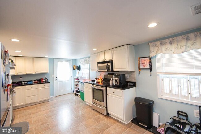 Photo - 113 Maple Ave