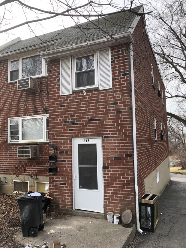 Building Photo - 2 Broomall Ave