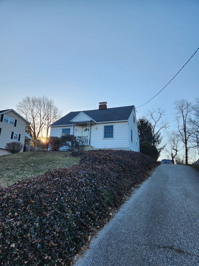 Photo - 344 Woodland View Dr