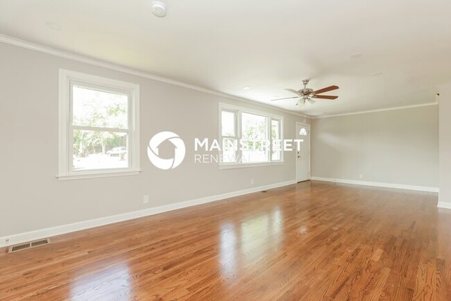 Photo - 3 Bedroom Pet-Friendly Home in MADISON, TN with Main Street Renewal