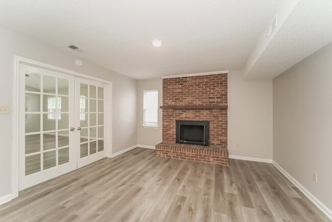Photo - 605 Bundy Cir
