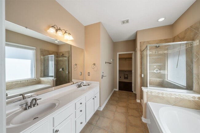 Building Photo - 8406 Oak Villa Ct