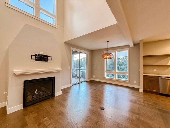 Photo - 319 W Jefferson St