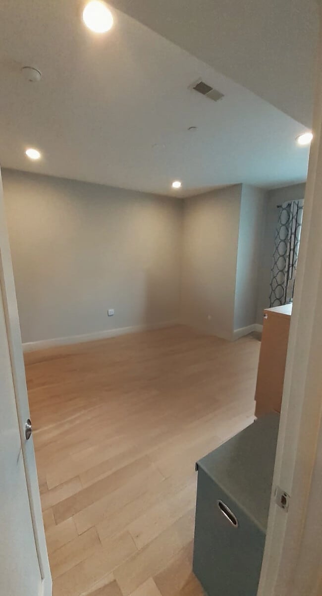 Photo - 944 N Marshall St