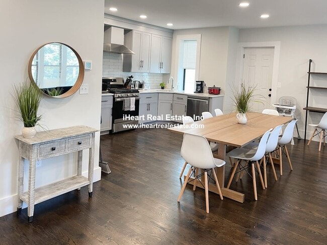 Photo - 52 Taylor St