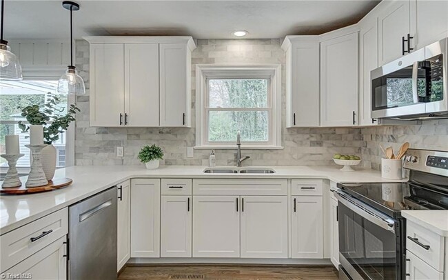 Photo - 1145 Twin Oak Dr