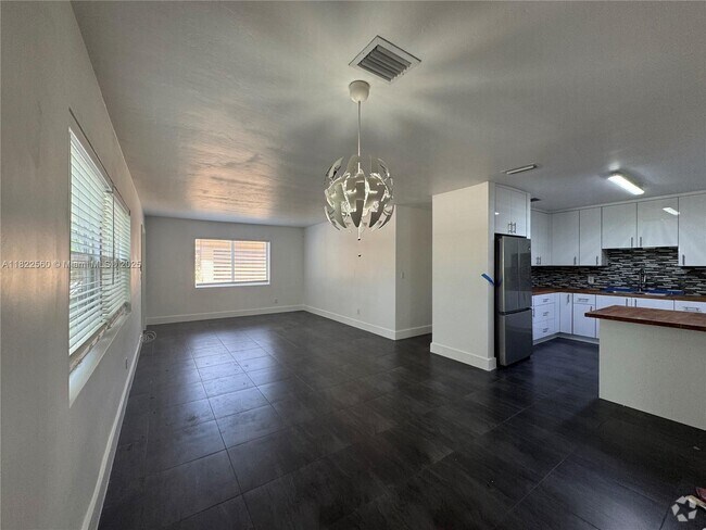 Building Photo - 1790 NE 173rd St Rental