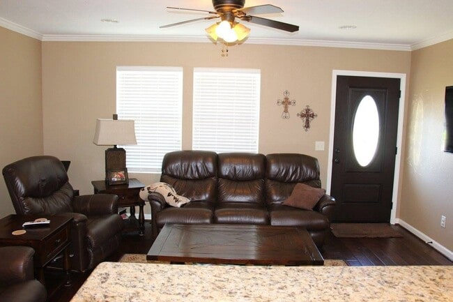 Photo - 121 Mackeral St