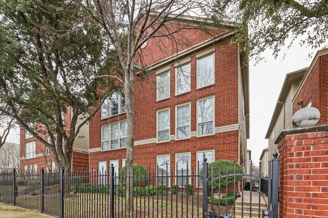 Building Photo - 1007 W Bluff St Rental