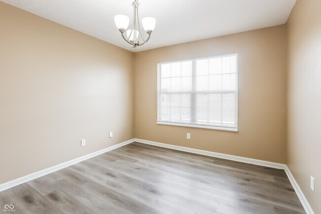 Photo - 6672 Colleens Way