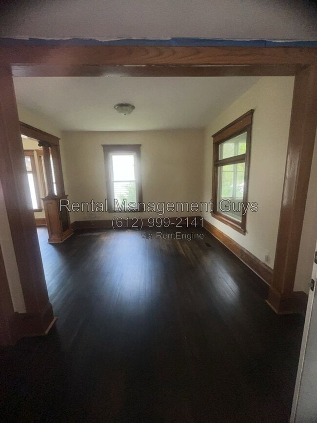Photo - 1914 Russell Ave N