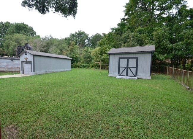Photo - Ranch 3 bed 2bath Garage Fenced back yard ...