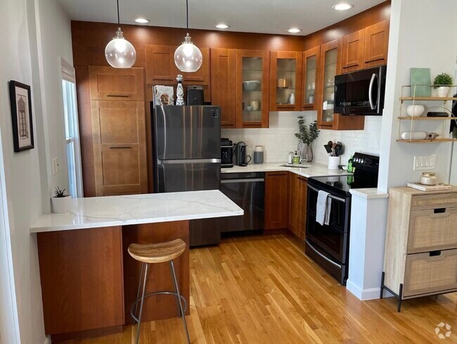 Building Photo - 258 Everett St Unit 3 Rental
