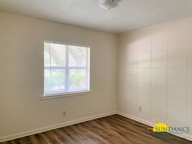 210 Dates Ave NW