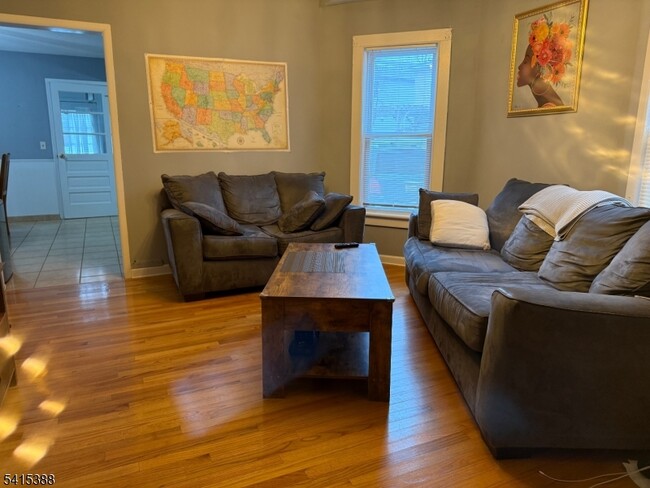 Photo - 610 Downer St