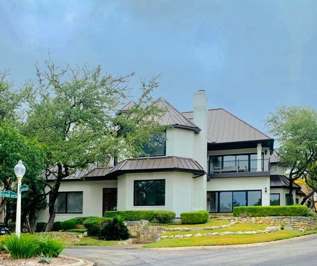 Building Photo - 44 Stratton Ln