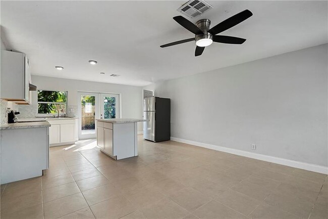 Photo - 1598 NE 36th St