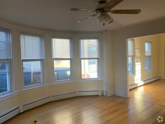 Building Photo - 547 Broadway Unit 1 Rental