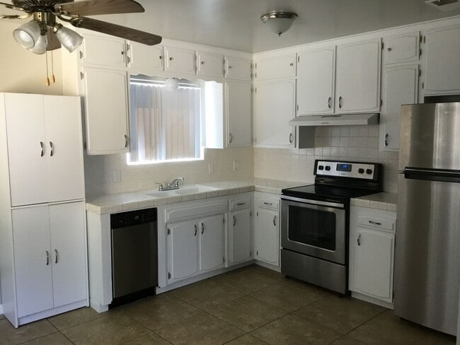 Photo - 1041 Cherry Ln Unit B