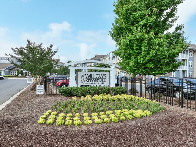 Sign - Willows at Fort Mill