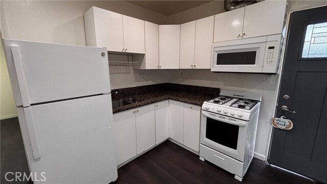 Photo - 7922 Lindley Ave