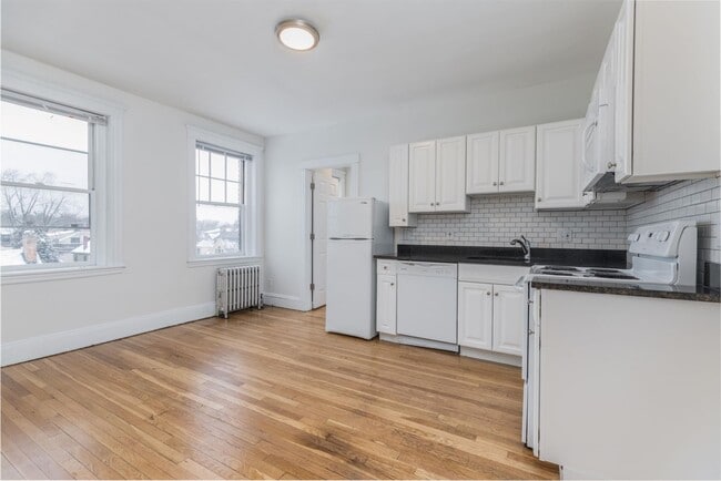 Building Photo - 20 Langdon St Unit 8